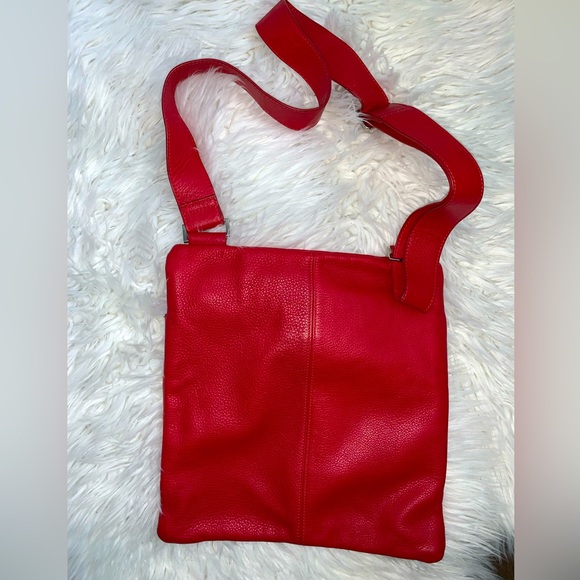 Danier - red leather crossbody - Picture 2 of 2